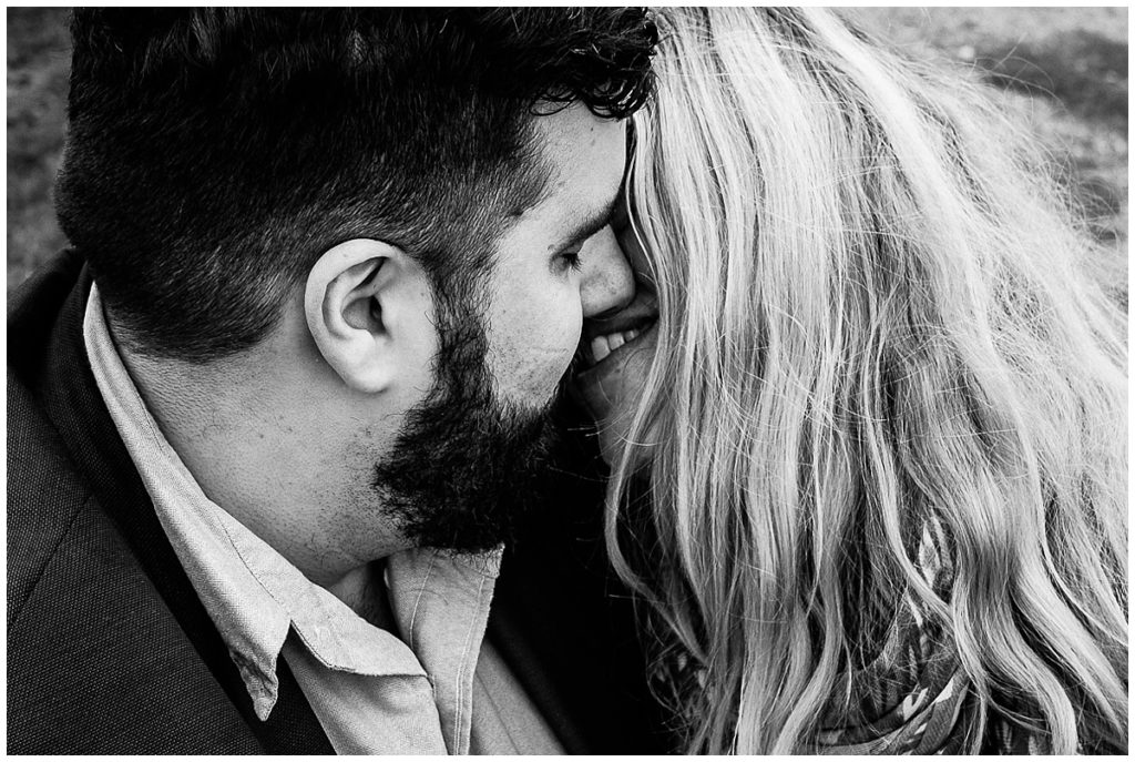 seance engagement, seance photo couple, audrey guyon, photographe interprete, photographe mariage normandie, granville, photographe emotions, photos de couple granville, complicite, amour, french wedding photographer