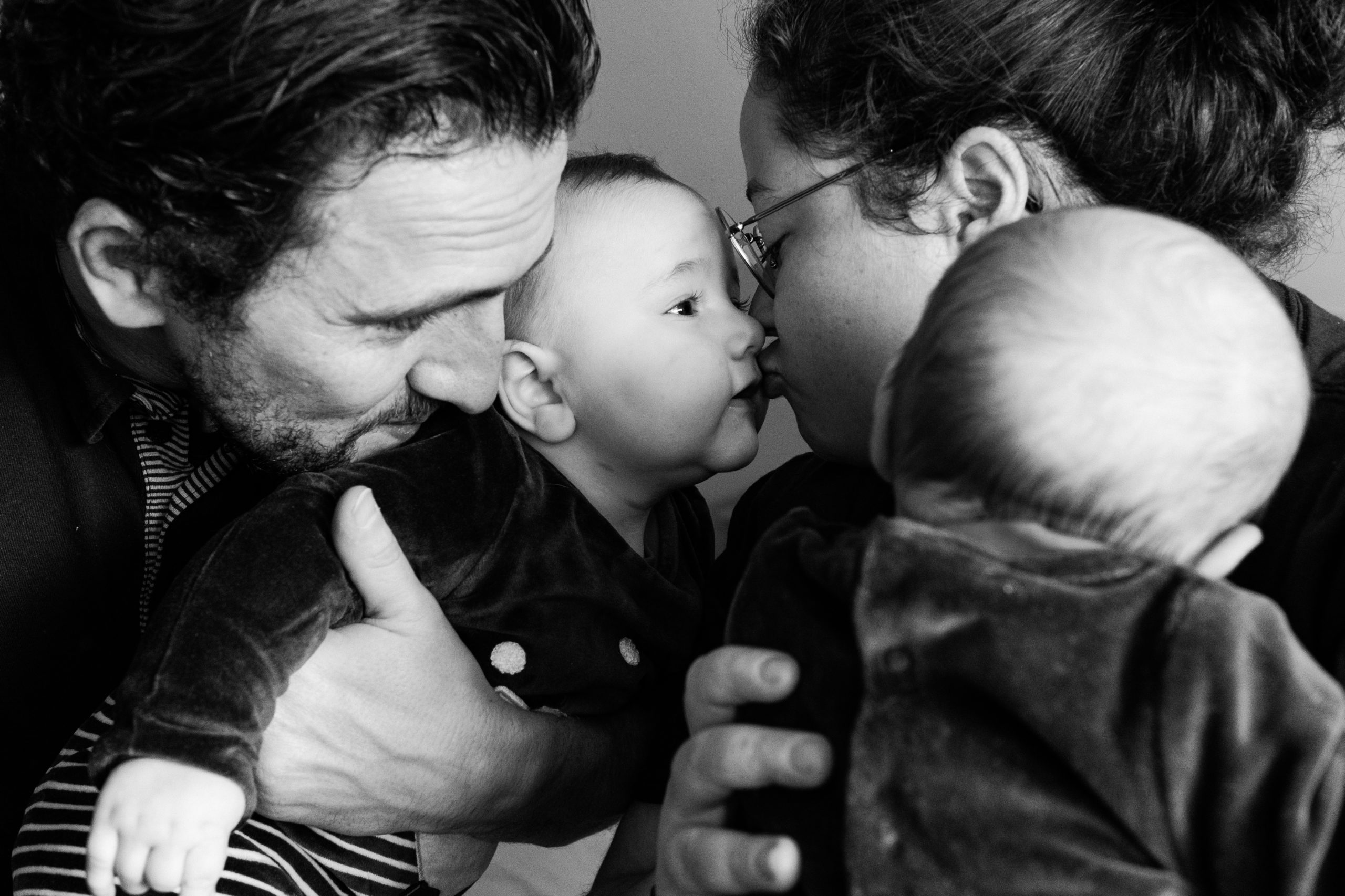 reportage photo famille - seance photo famille a domicile - photographe famille manche - audrey guyon