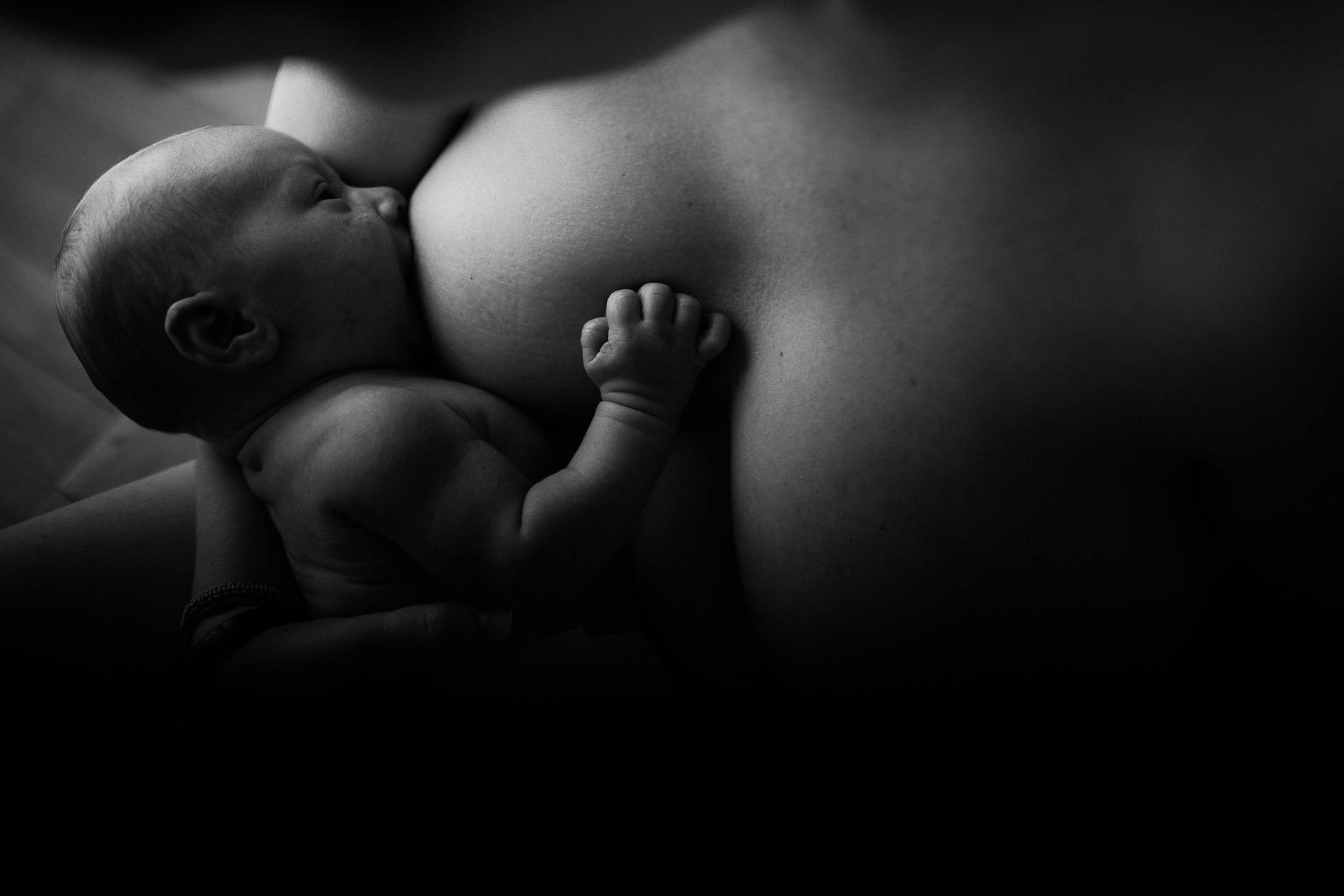 photographe allaitement normandie - audrey guyon - post partum