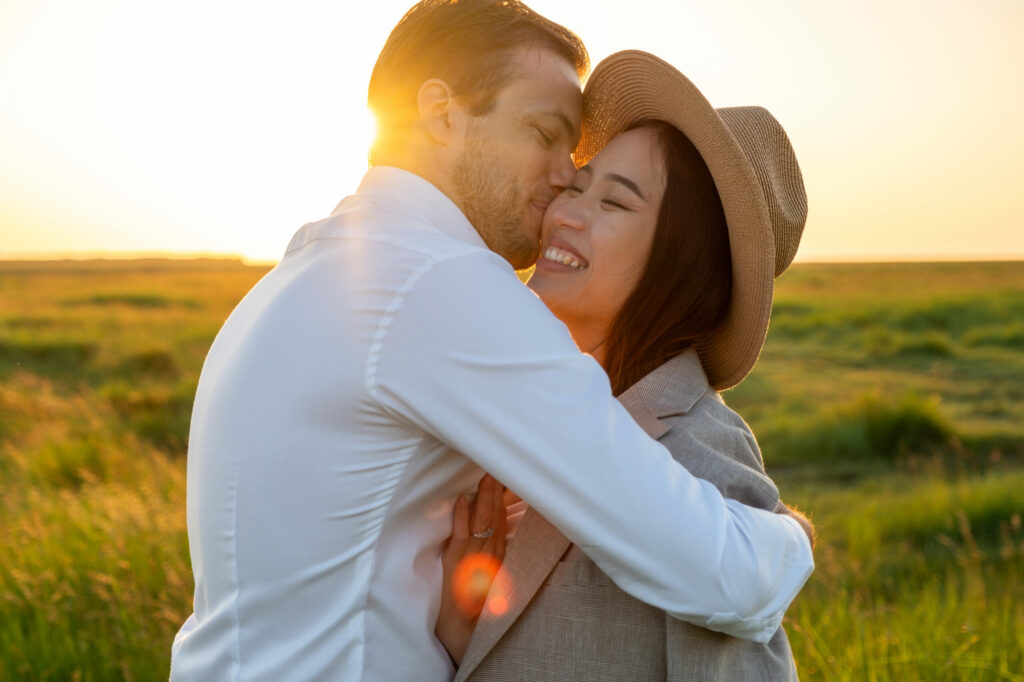 seance photo couple mont saint michel - photographe elopement normandie - contact audrey guyon