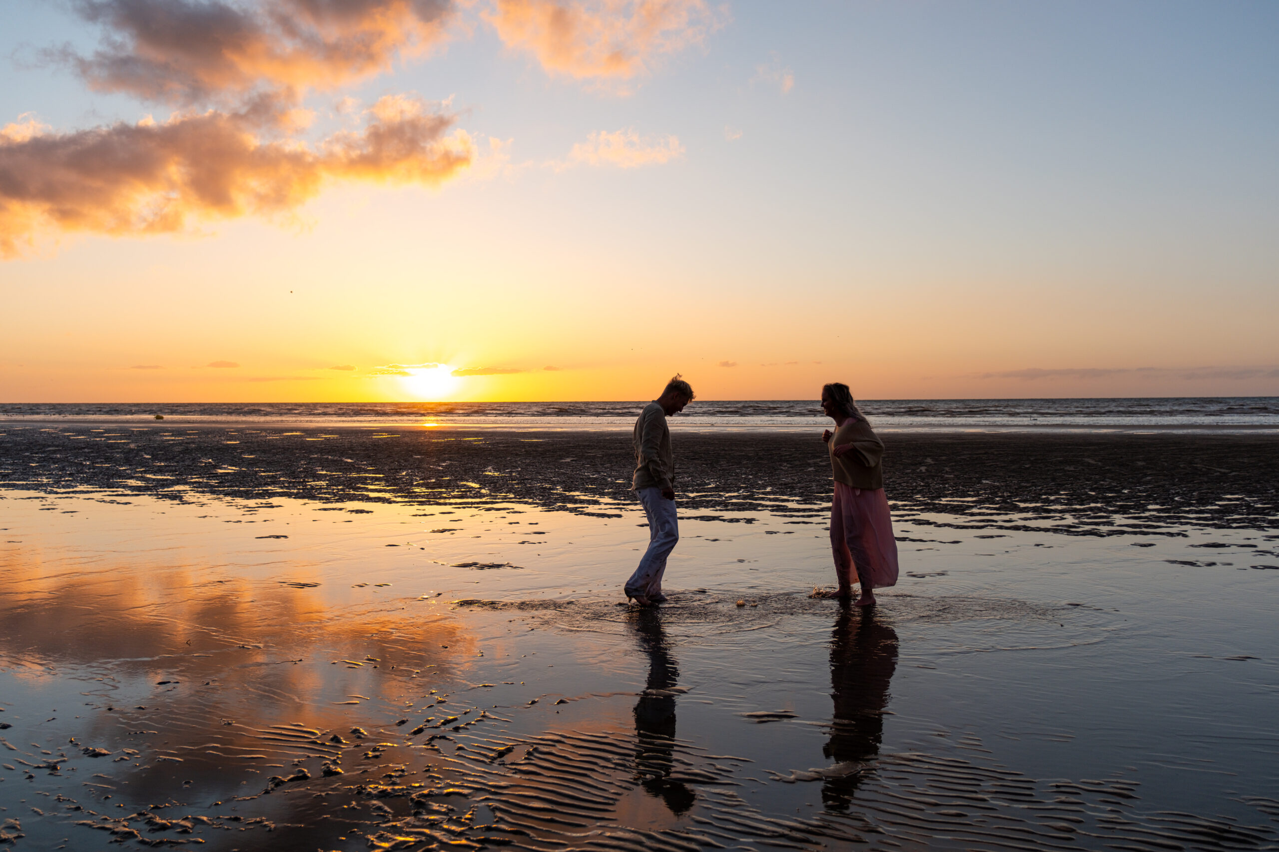 seance photo day after - seance couple à la plage manche - audrey guyon photographe