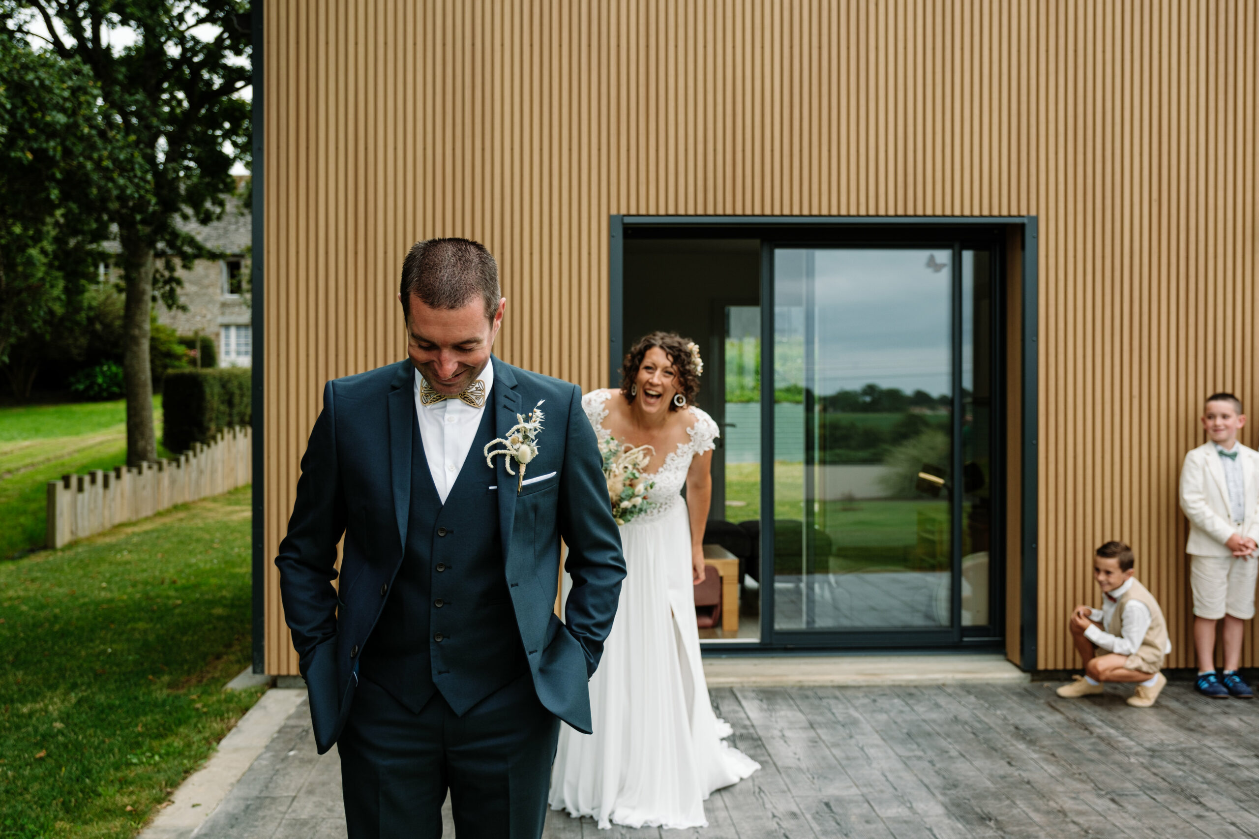 reportage photo mariage normandie - photographe mariage manche - audrey guyon photographe - decouverte des maris - first look